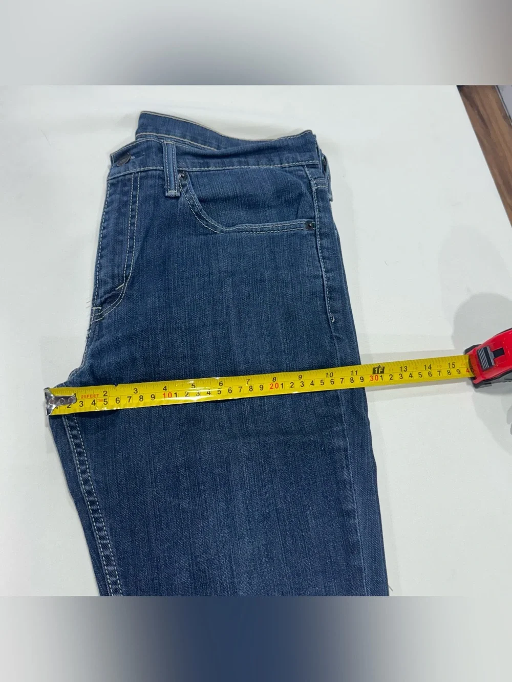 Levis slim straight